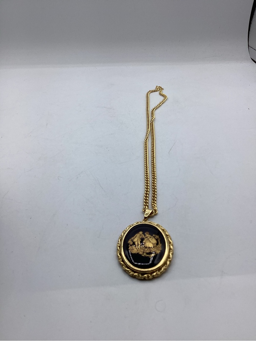 Limoges Courting Couple Porcelain Pendant - Picture 5 of 6